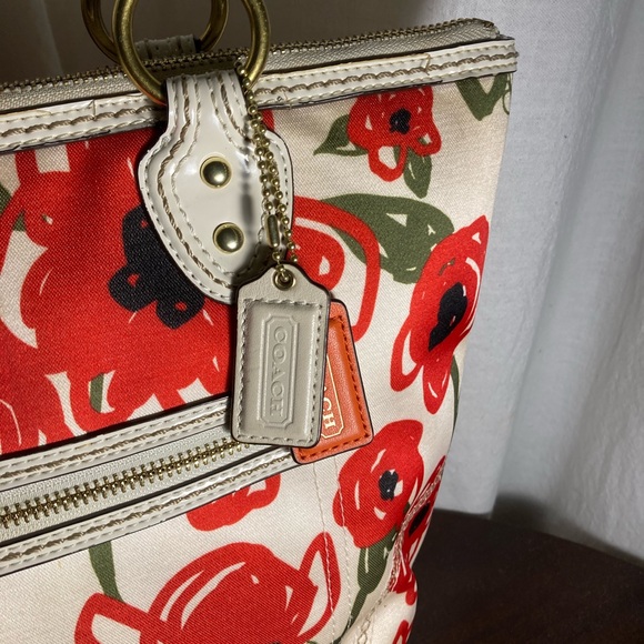 Coach POPPY Red and White Floral PRINT HALLIE Tote - Picture 4 of 7